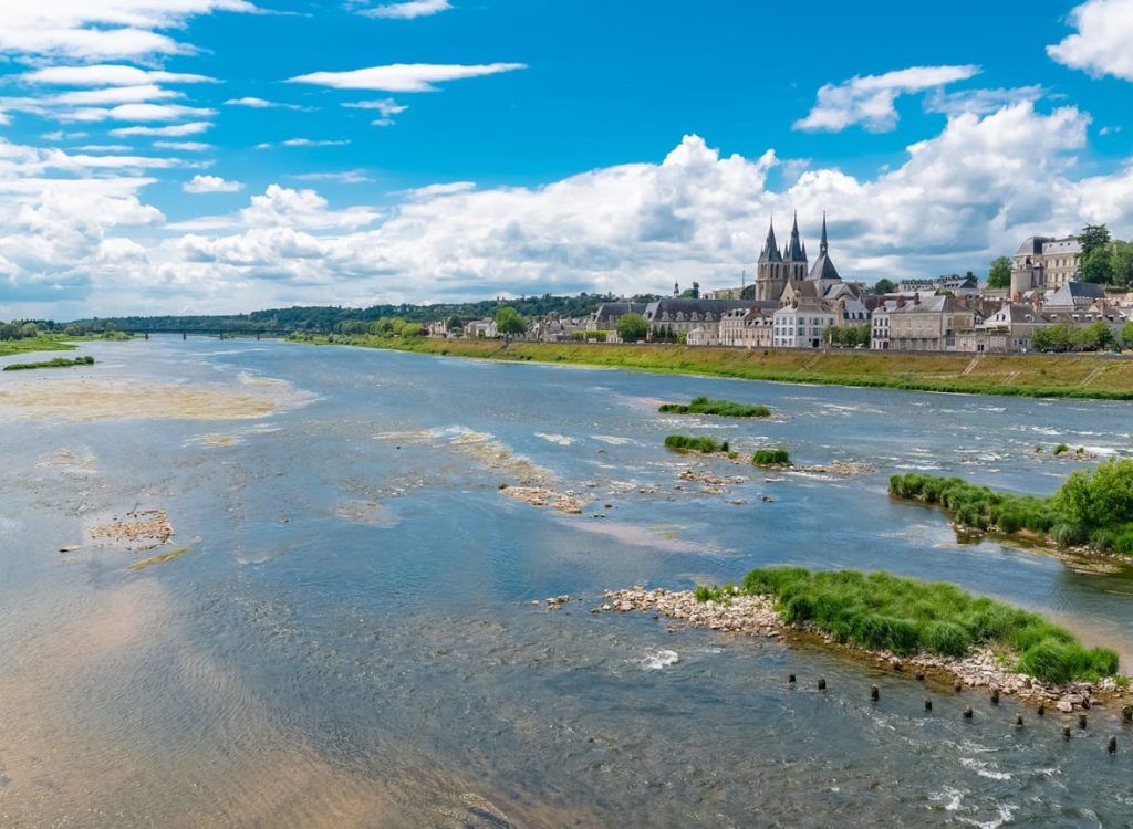 loire valley cycling tour